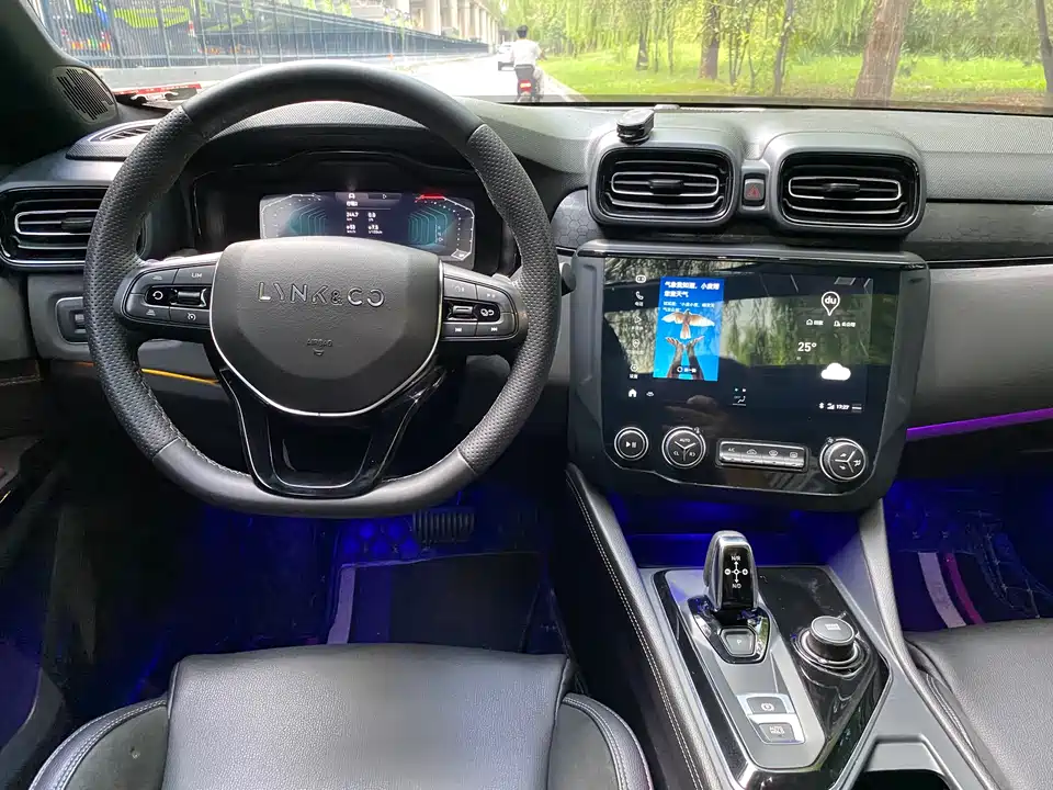 Lynk & Co 03