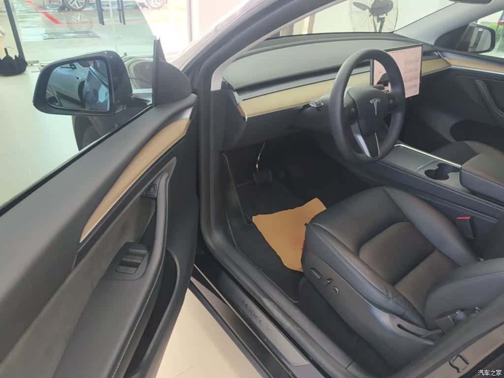 Tesla Model Y, 2022 16