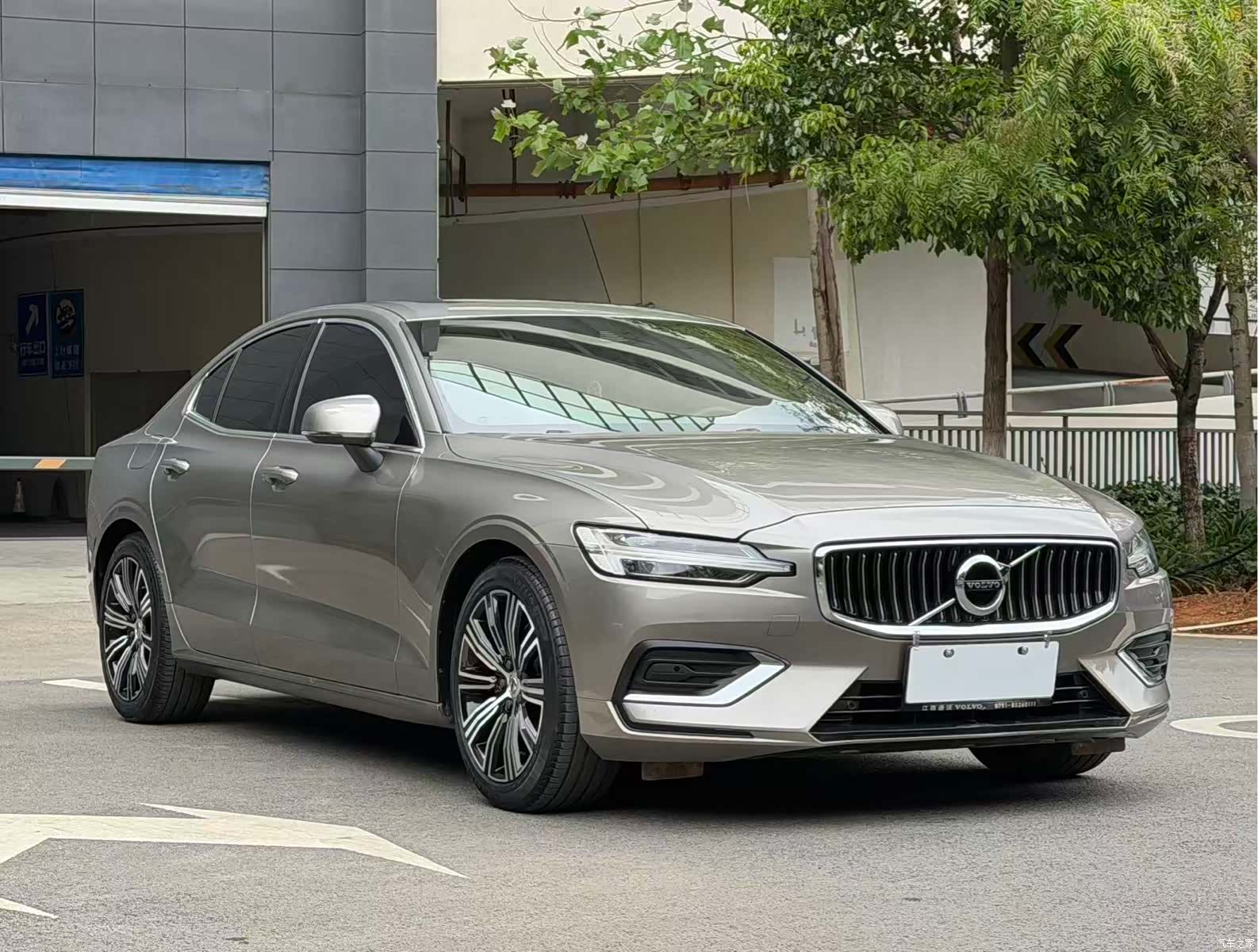 Volvo S60, 2022 3