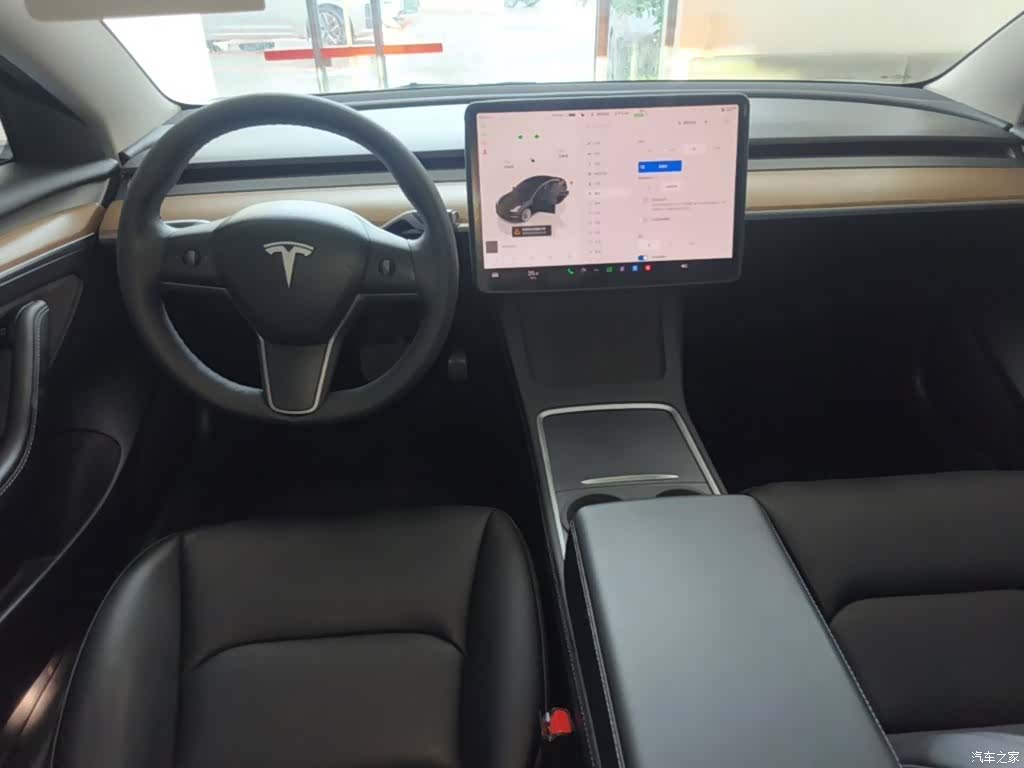 Tesla Model 3, 2023 10