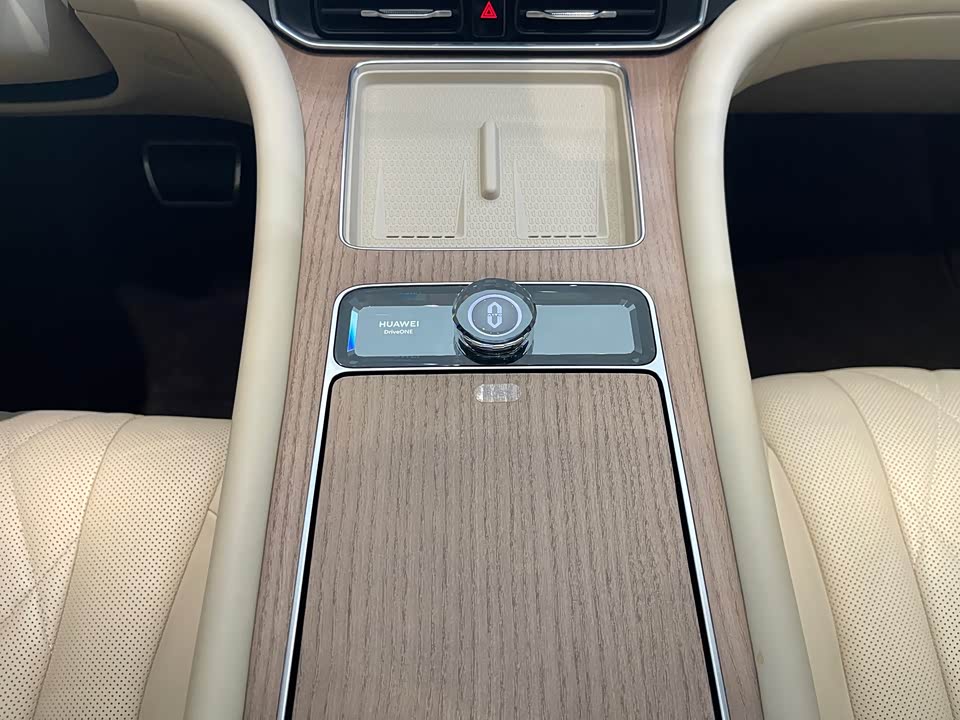 AITO Ask the world M9