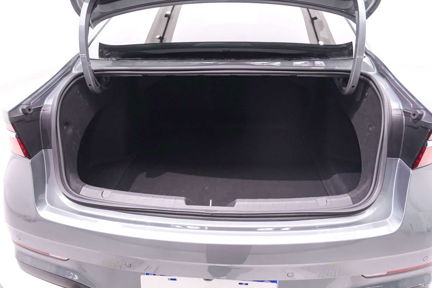 Geely Preface, 2025 22