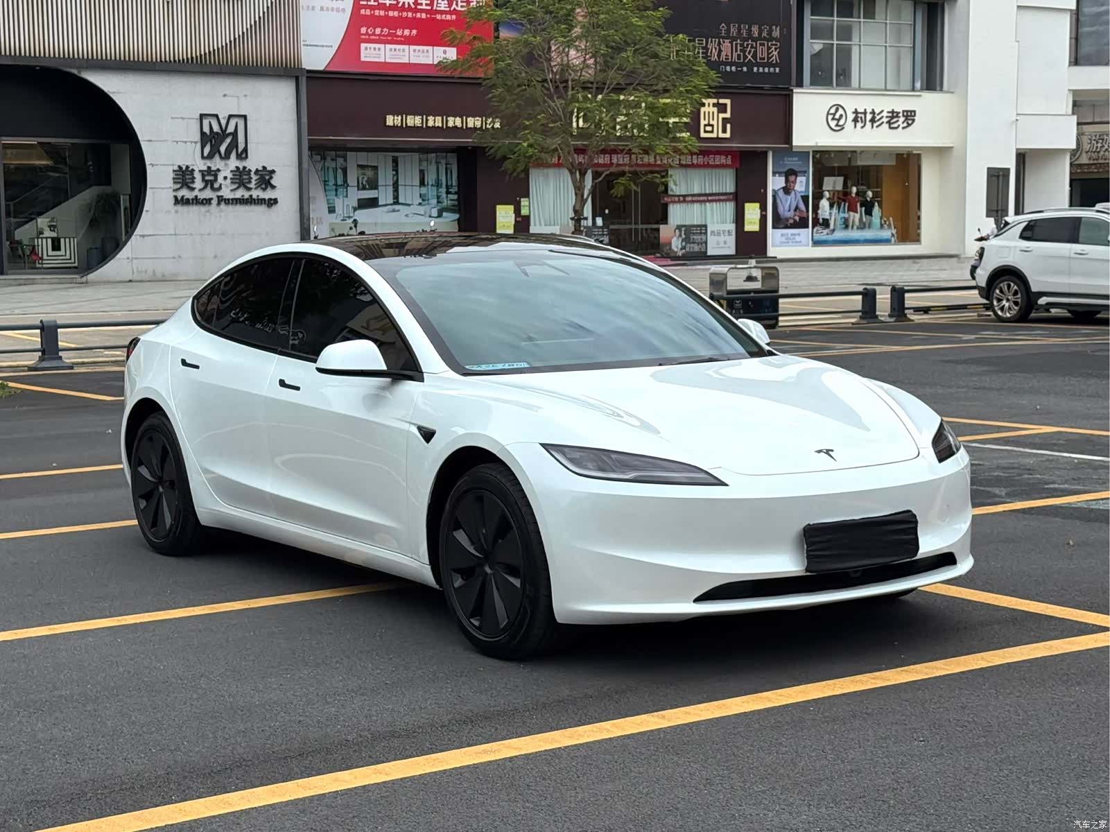 Tesla Model 3, 2025 3