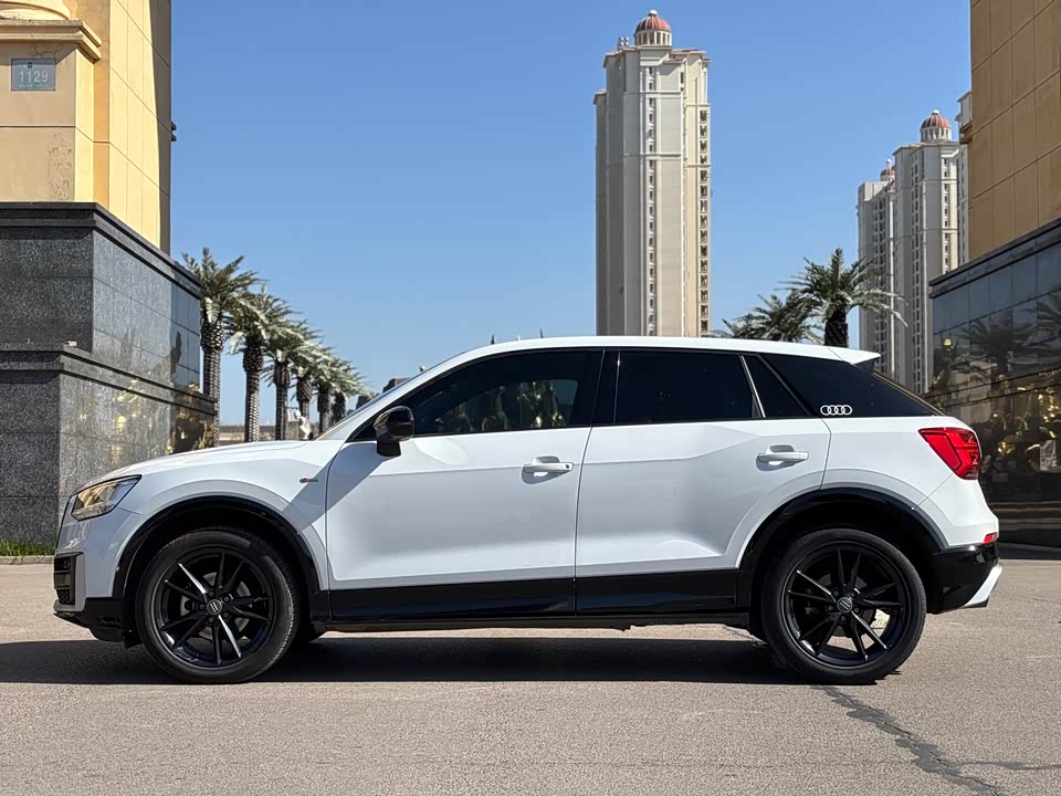 Audi Q2L