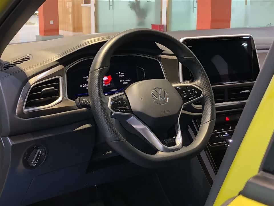 Volkswagen T-ROC exploring Songs