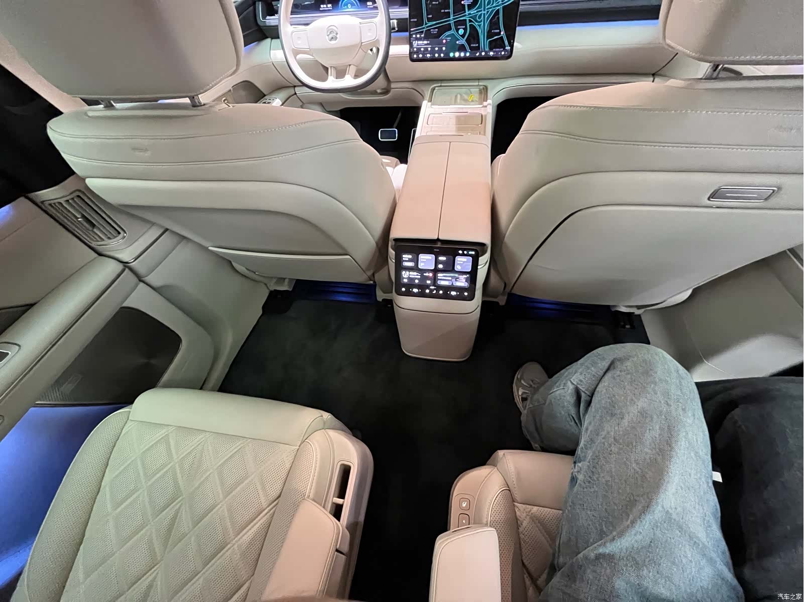 NIO ES8, 2026 10
