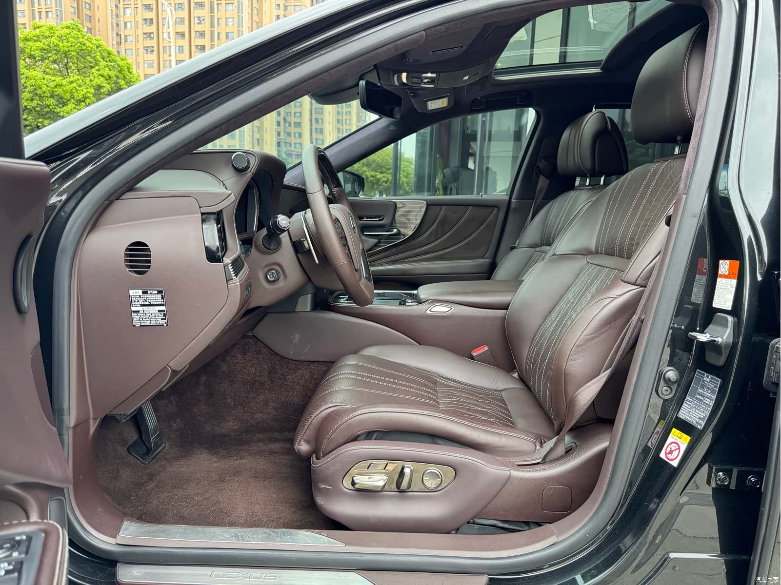 Lexus LS, 2019 7