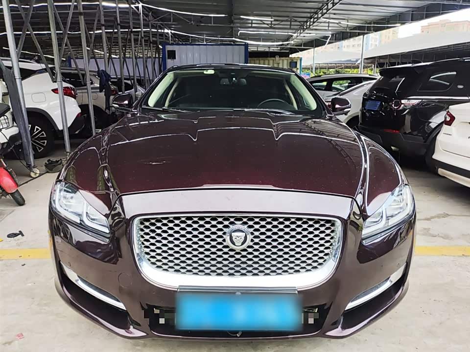 Jaguar XJ