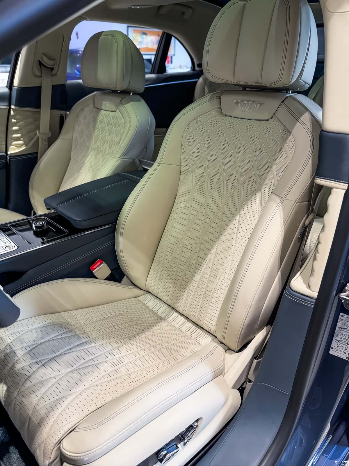 Bentley Flying Spur, 2020 14