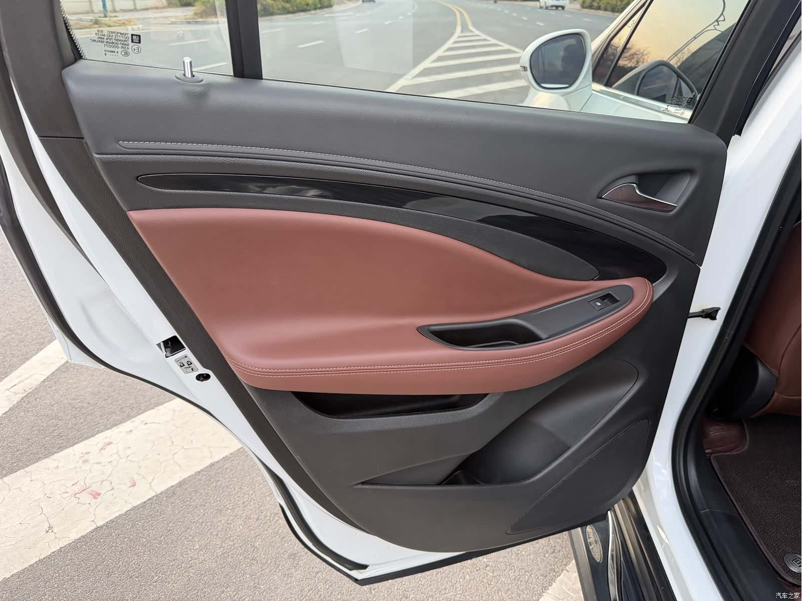Buick Envision Plus, 2018 11