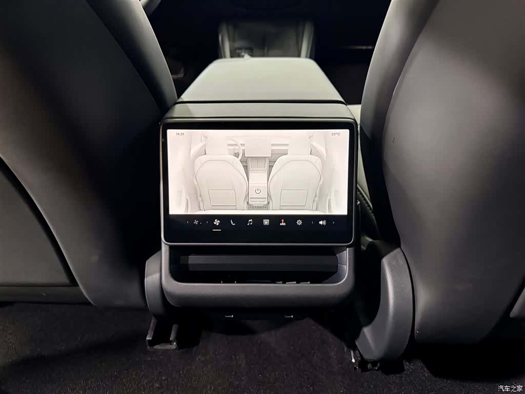 Tesla Model 3, 2024 19