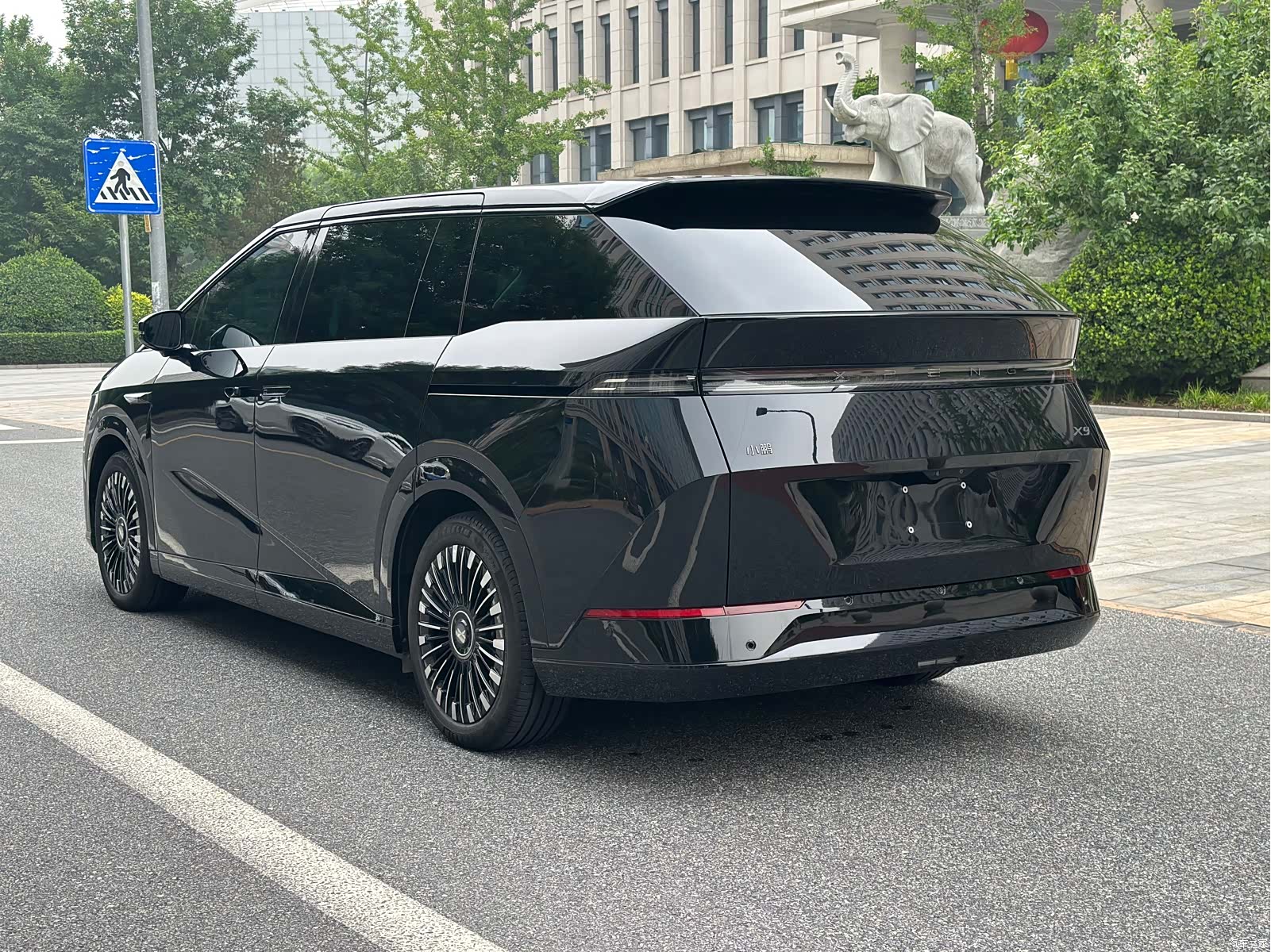 Xpeng X9, 2025 9
