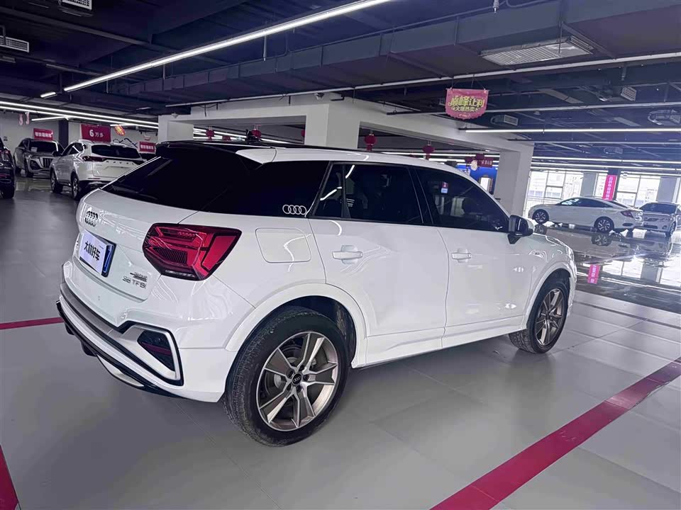 Audi Q2L