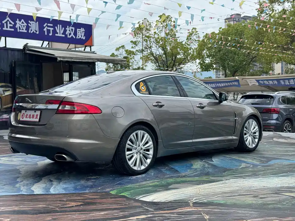 Jaguar XF