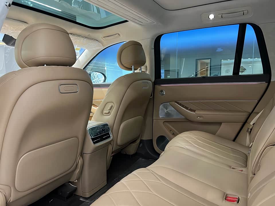 AITO Ask the world M8