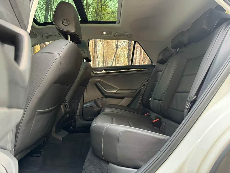 Volkswagen T-ROC exploring Songs