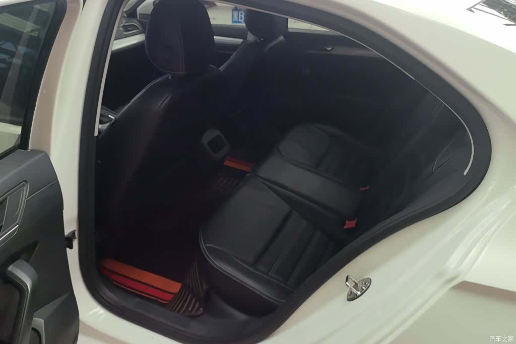 Volkswagen Lamando, 2018 11
