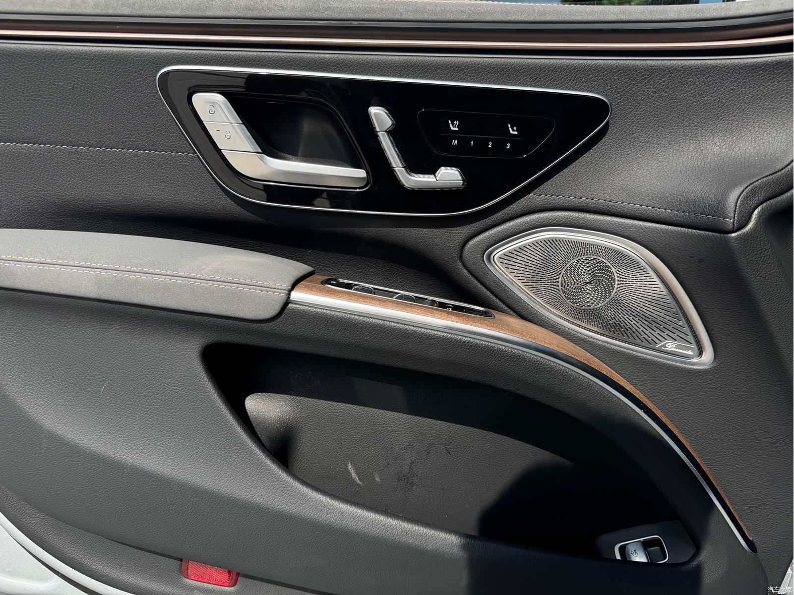 Mercedes-Benz EQS, 2024 8