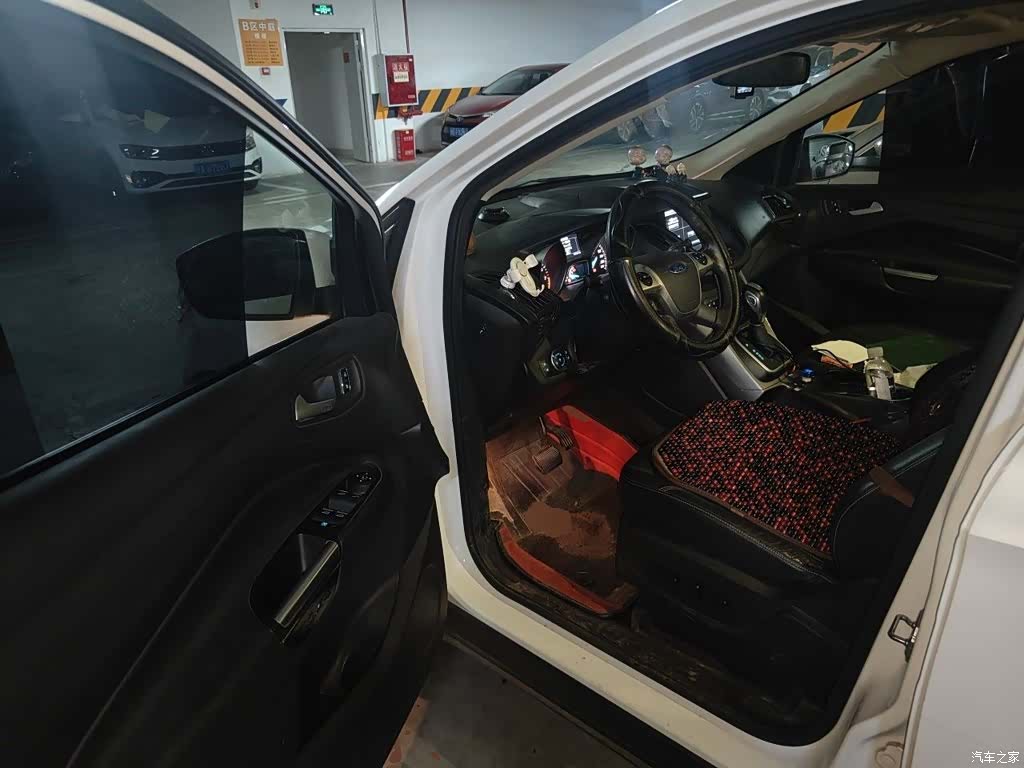 Ford Kuga, 2015 12