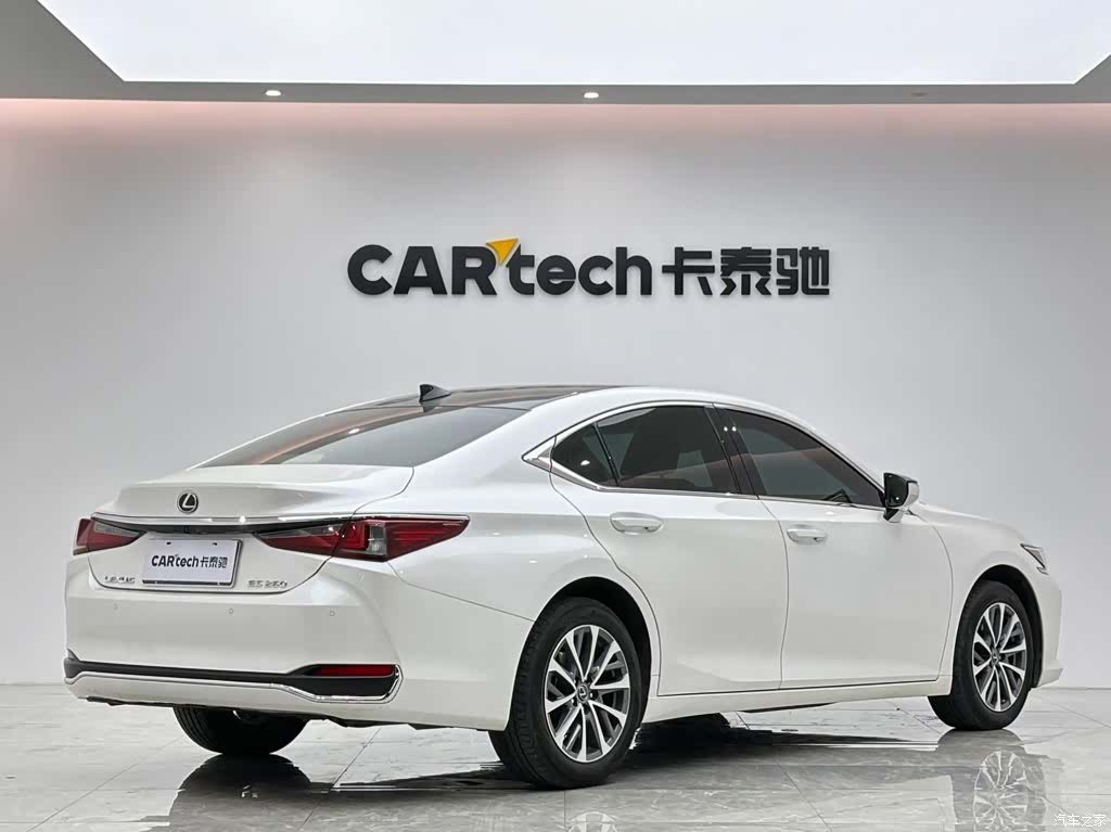 Lexus ES, 2022 все фото