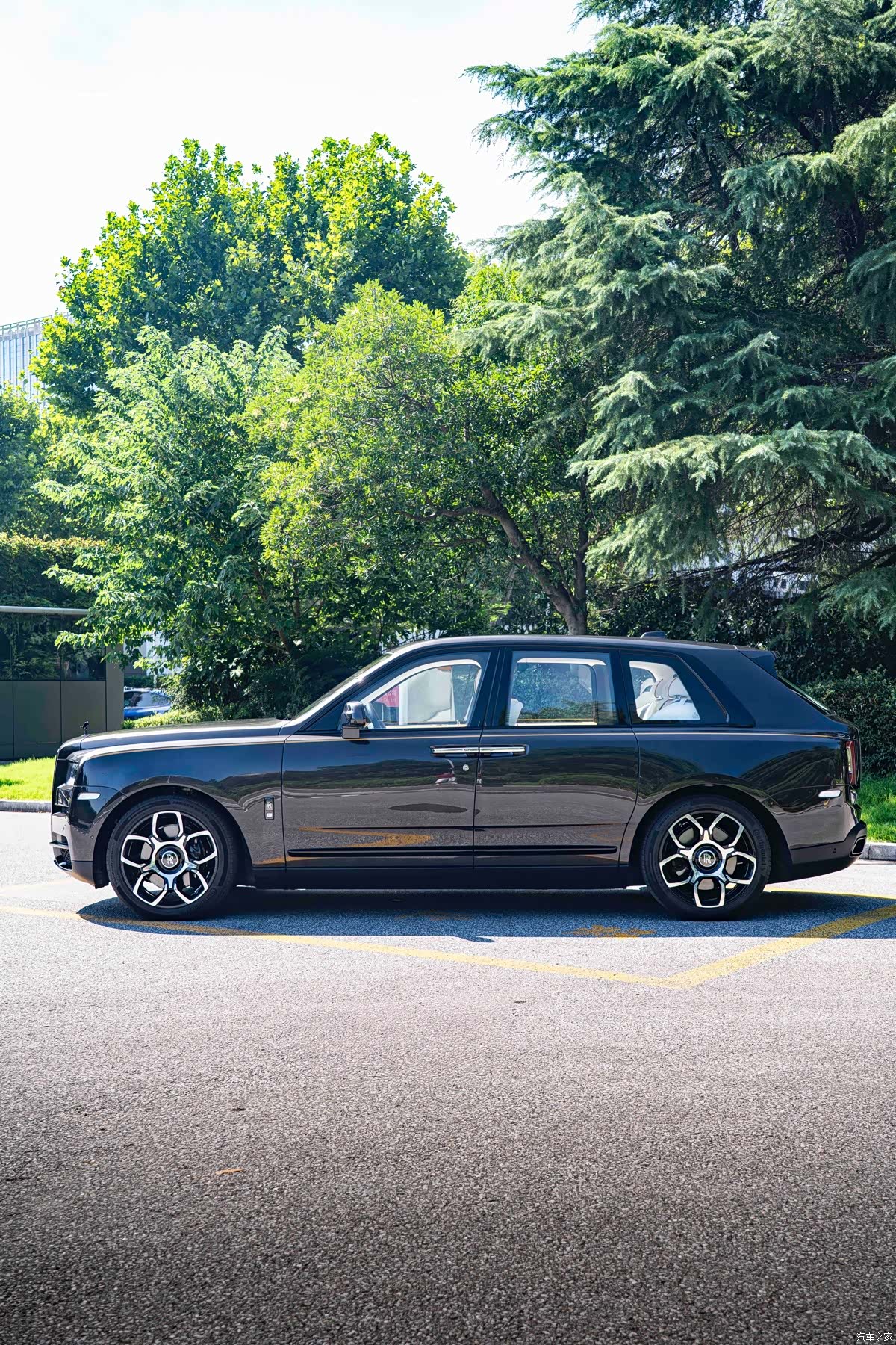 Rolls-Royce Cullinan, 2024 4