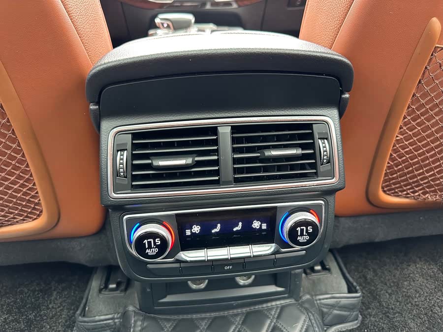 Audi Q7 2019, фото 17