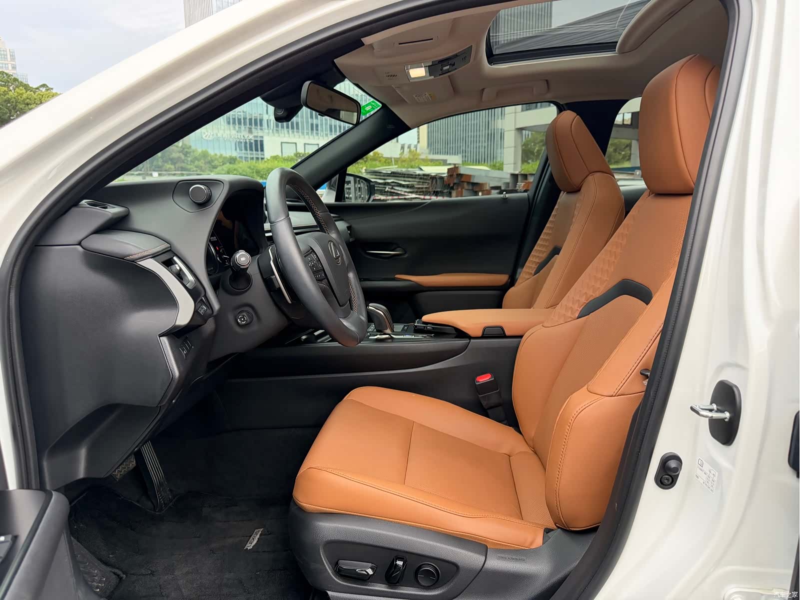 Lexus UX, 2022 4