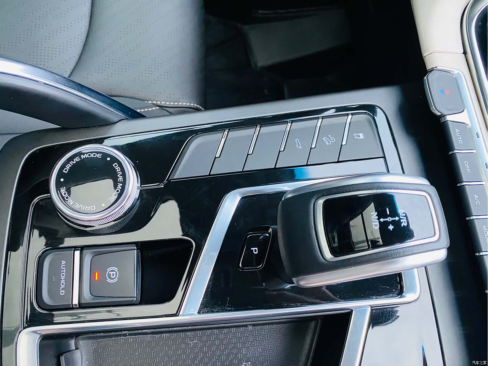 Geely Boyue, 2022 21
