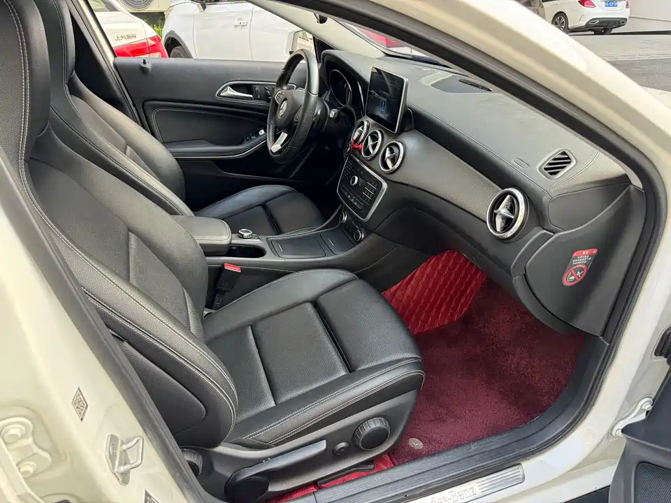 Mercedes-Benz GLA Mercedes-Benz GLA