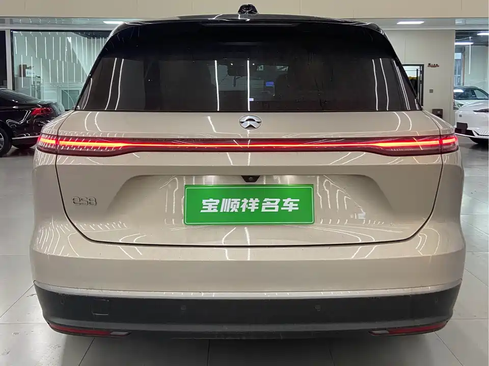 NIO ES8