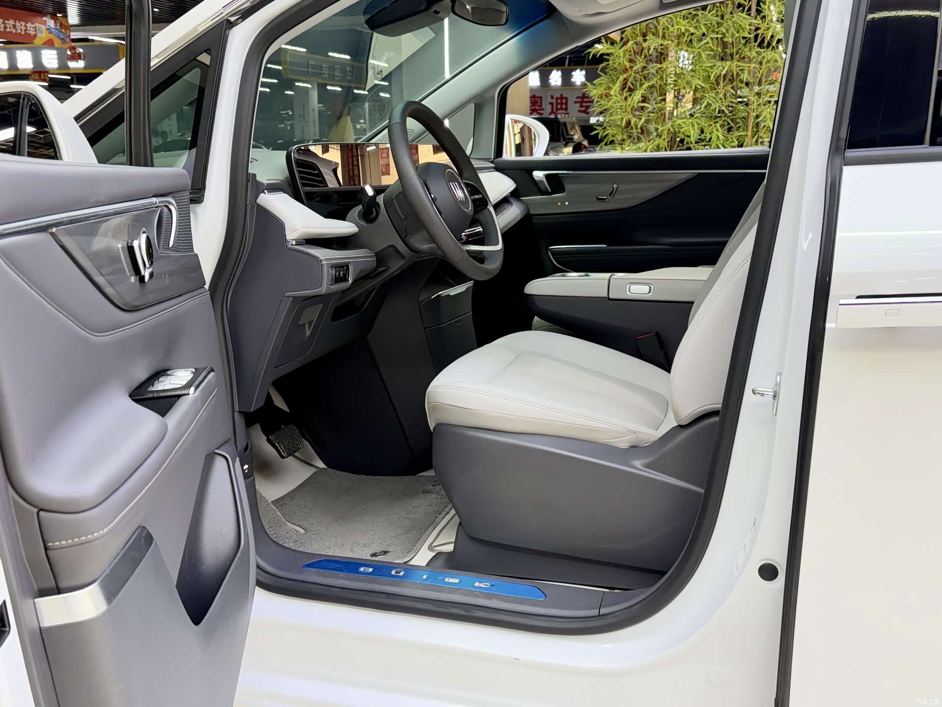 Buick GL8, 2025 4
