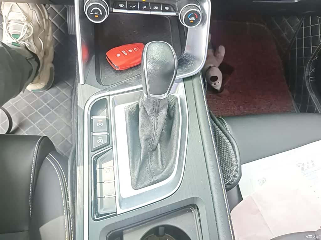 Geely Binray, 2022 14