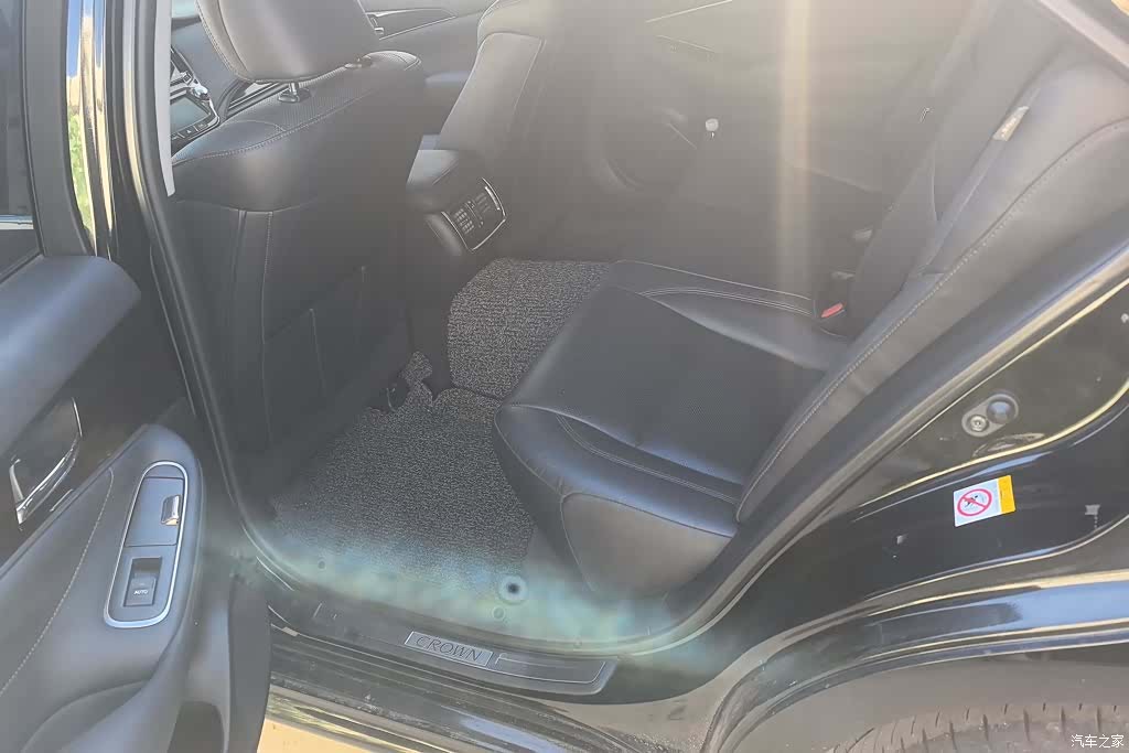 Toyota Crown, 2016 11