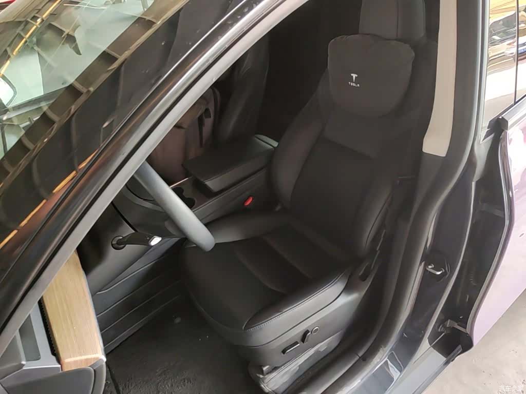 Tesla Model Y, 2023 15