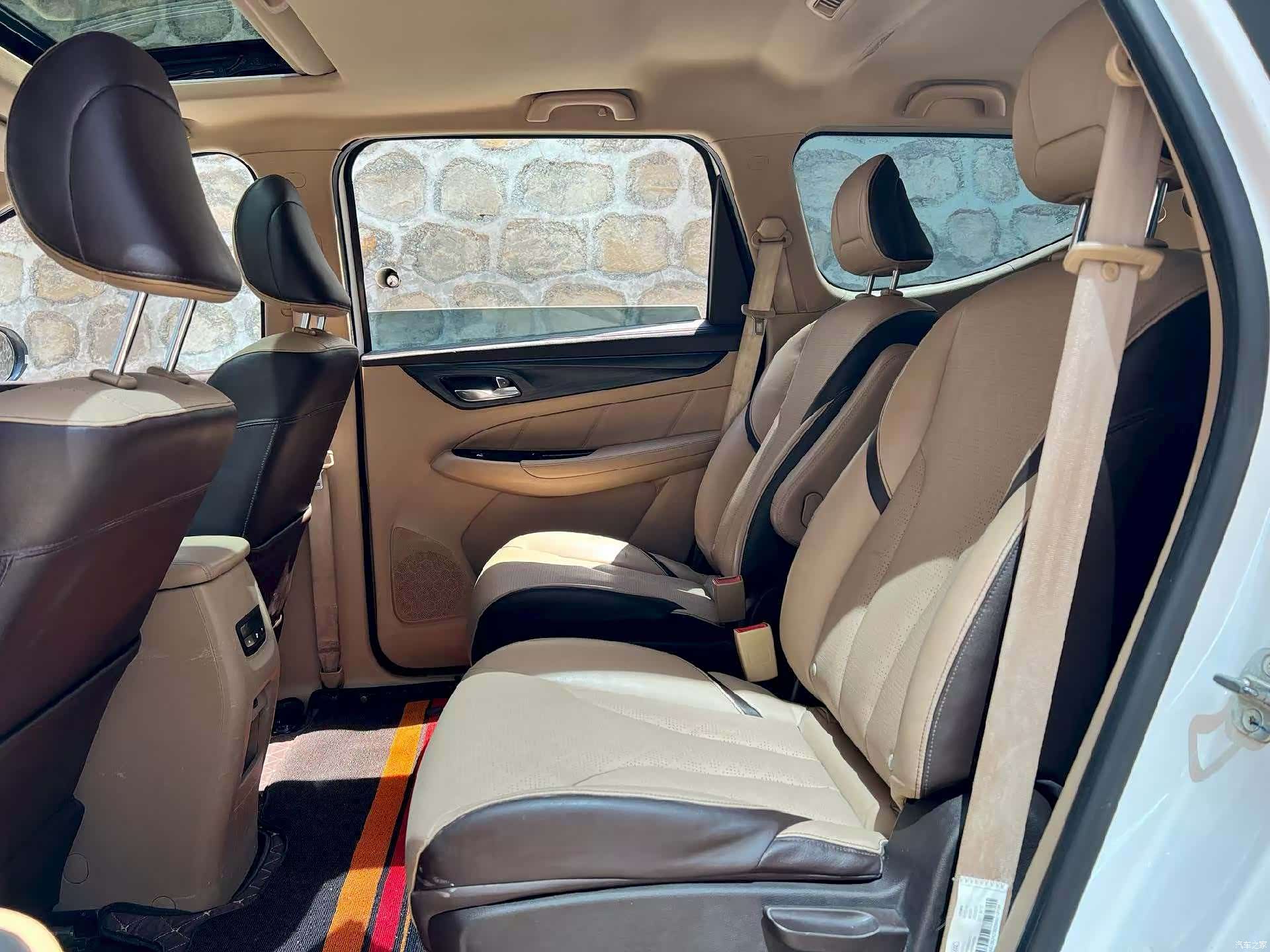 Wuling 730, 2017 6