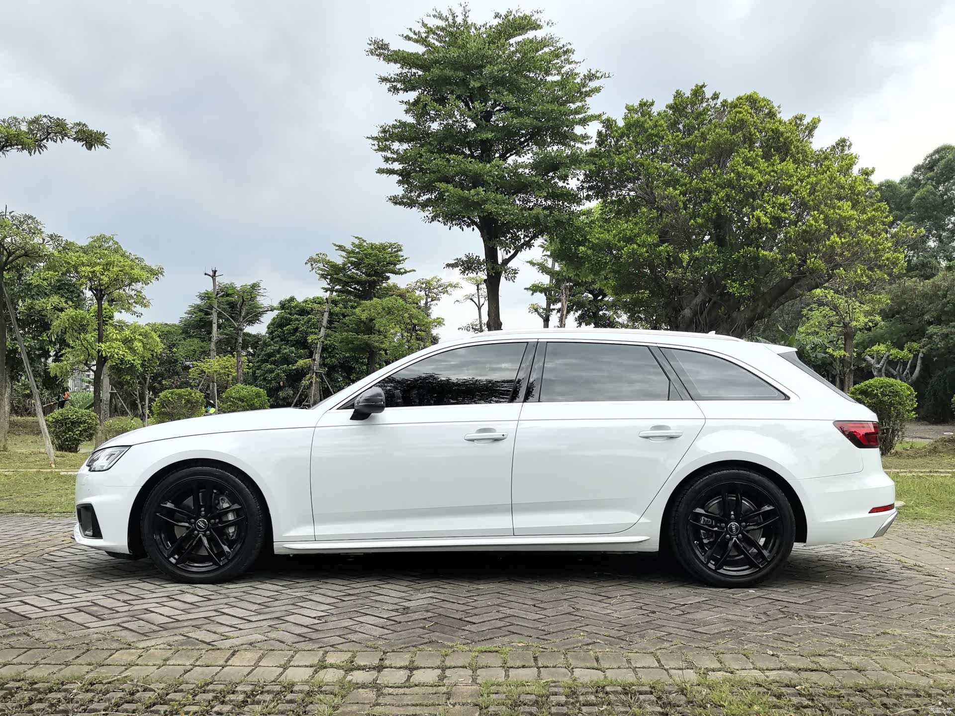 Audi A4, 2020 4
