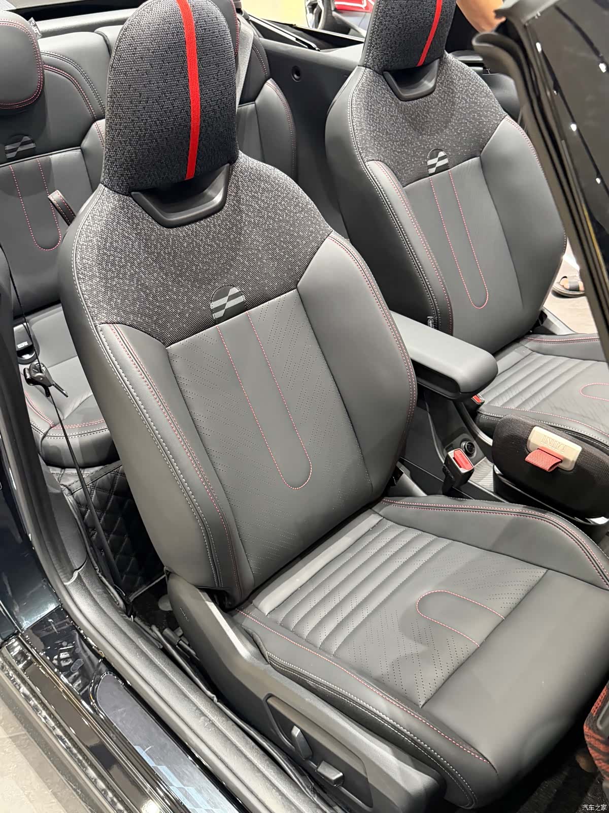 Mini Cooper, 2026 12