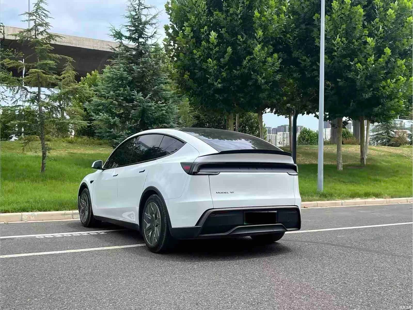 Tesla Model Y, 2025 9