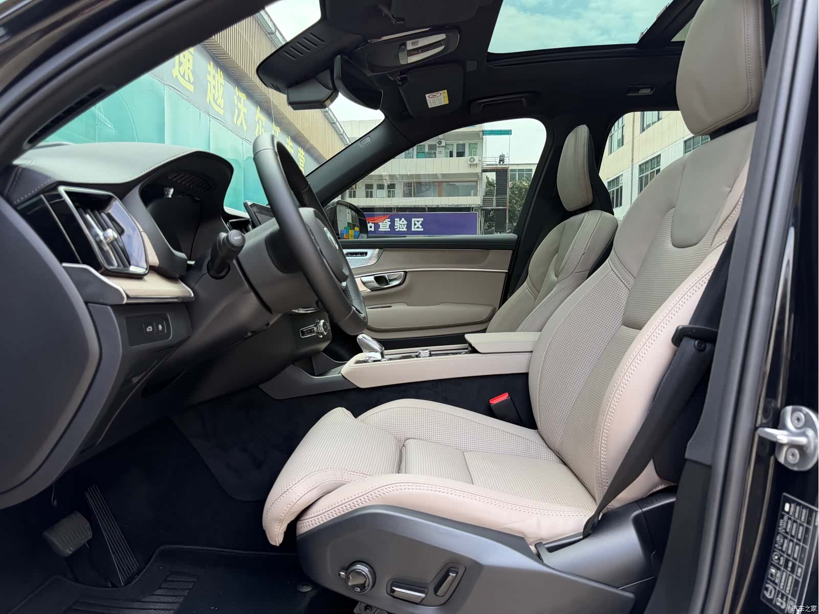Volvo XC90, 2025 4