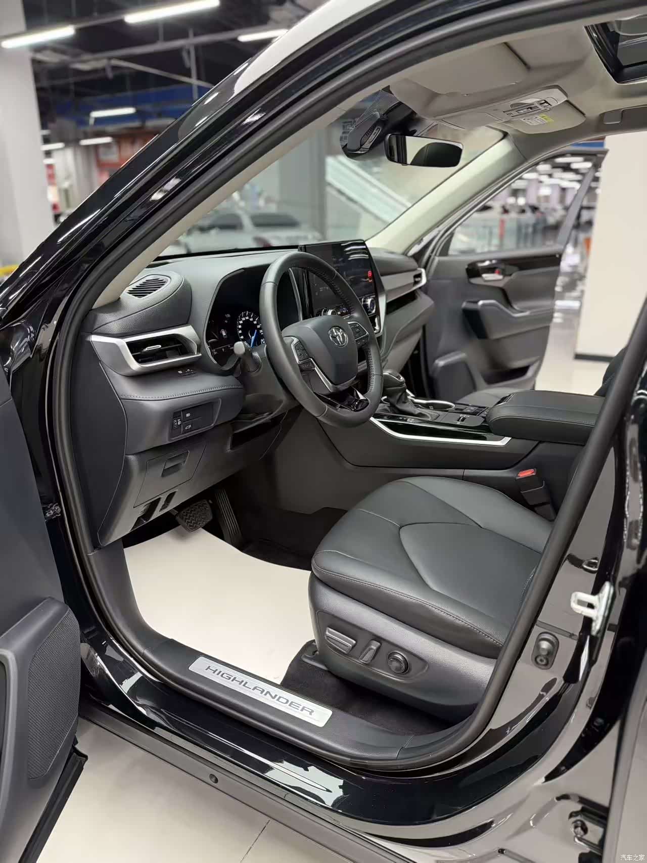 Toyota Highlander, 2023 все фото
