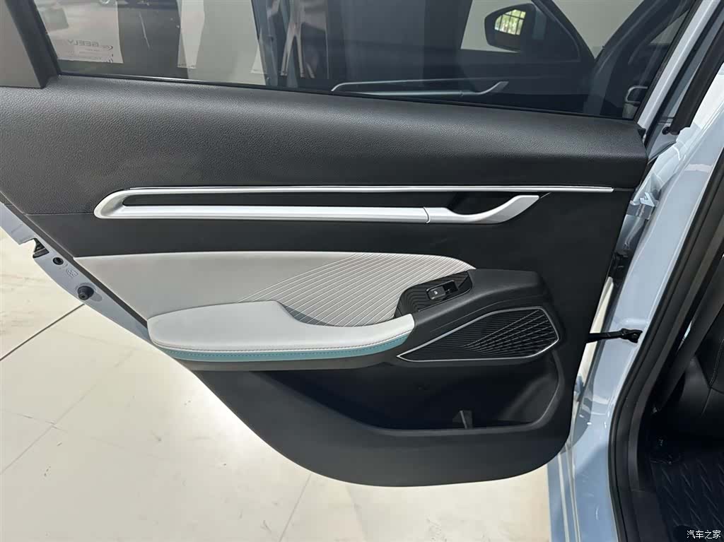 Geely Emgrand, 2023 17