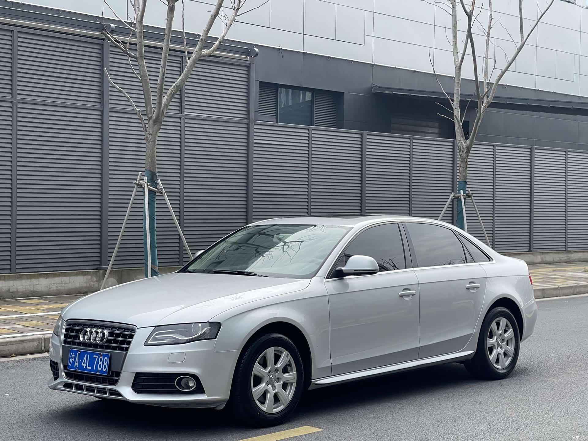 Audi A4L, 2010 1