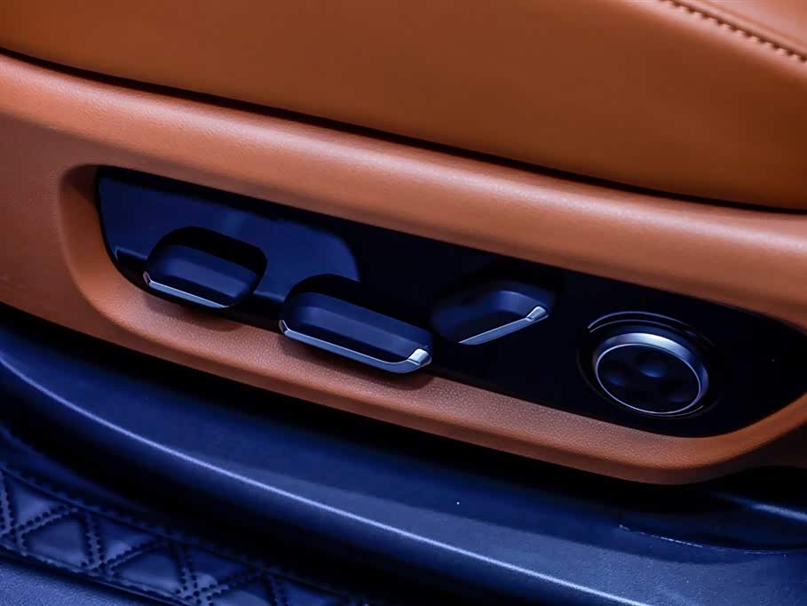 AITO Ask the world M9