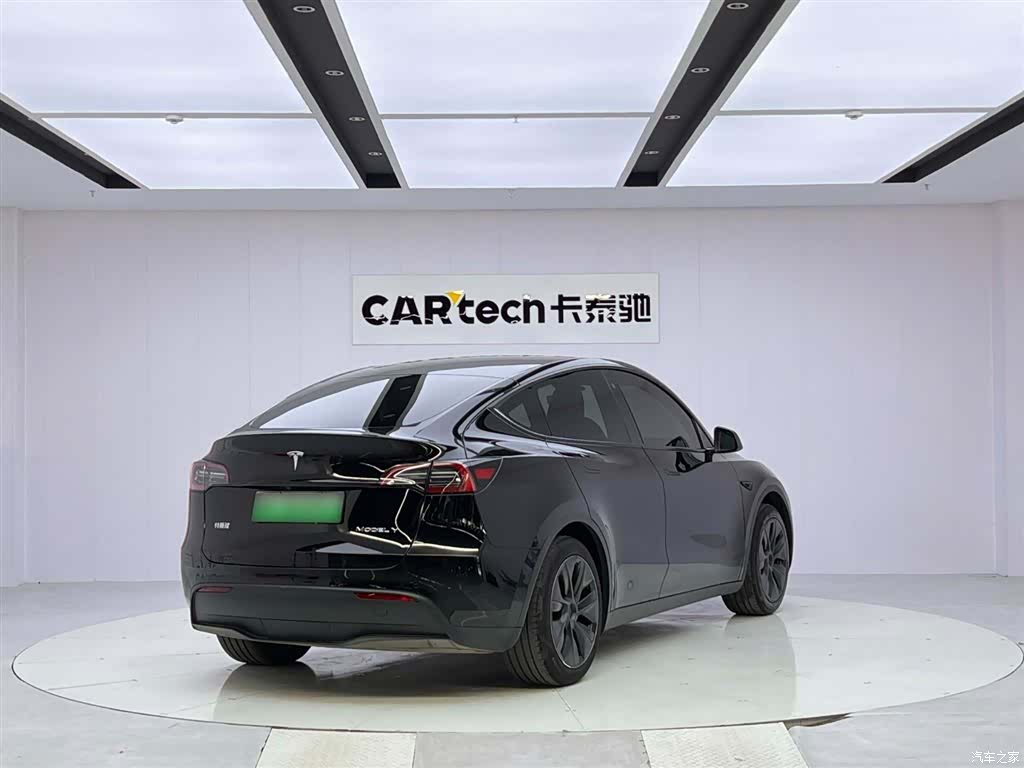Tesla Model Y, 2023 все фото