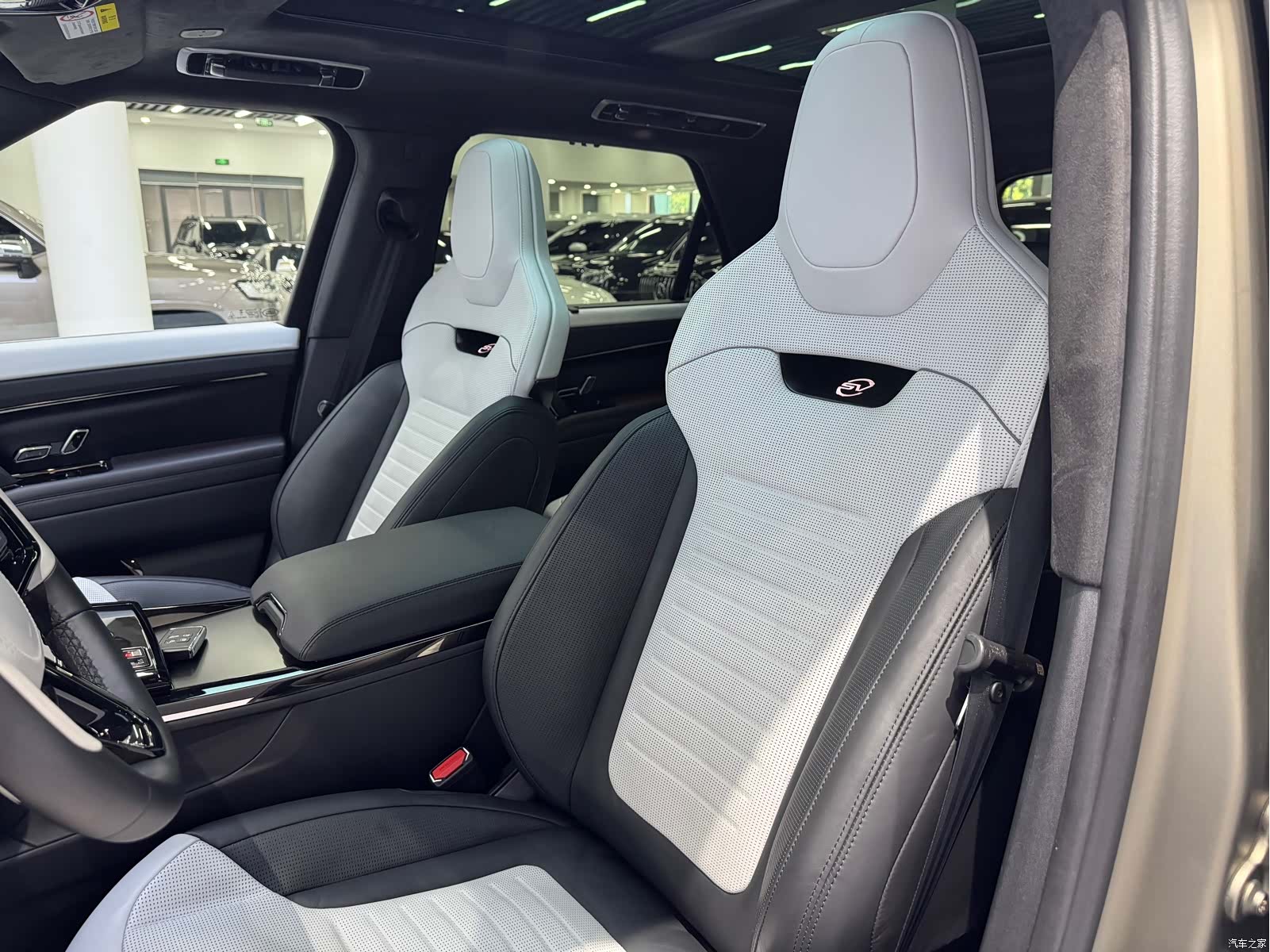 Land Rover Range Rover, 2025 12