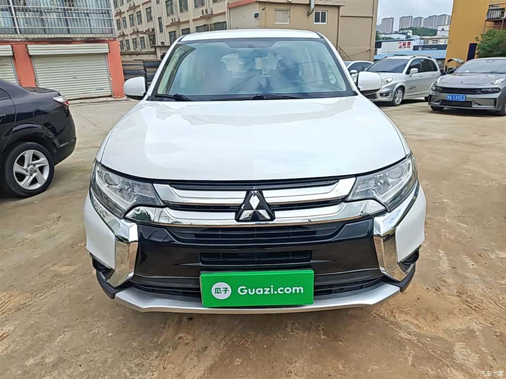 Mitsubishi Outlander, 2017 3