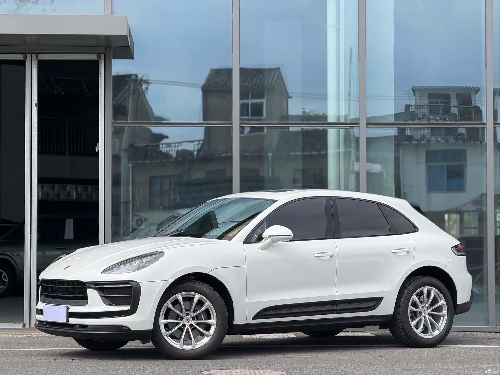 Porsche Macan, 2023 1