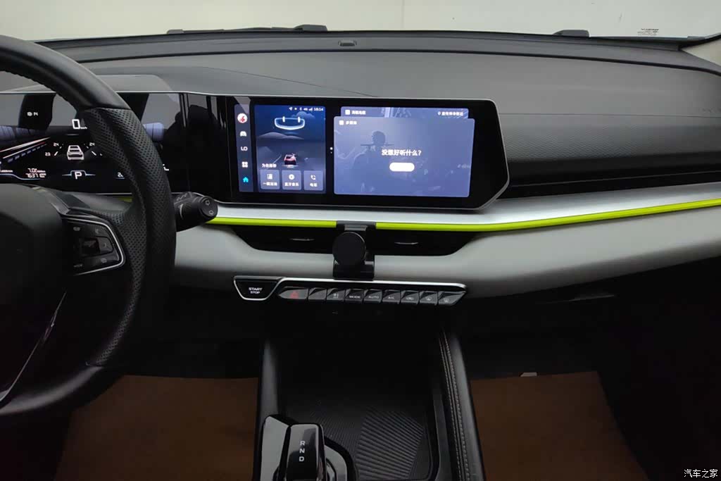 Geely Coolray, 2022 13