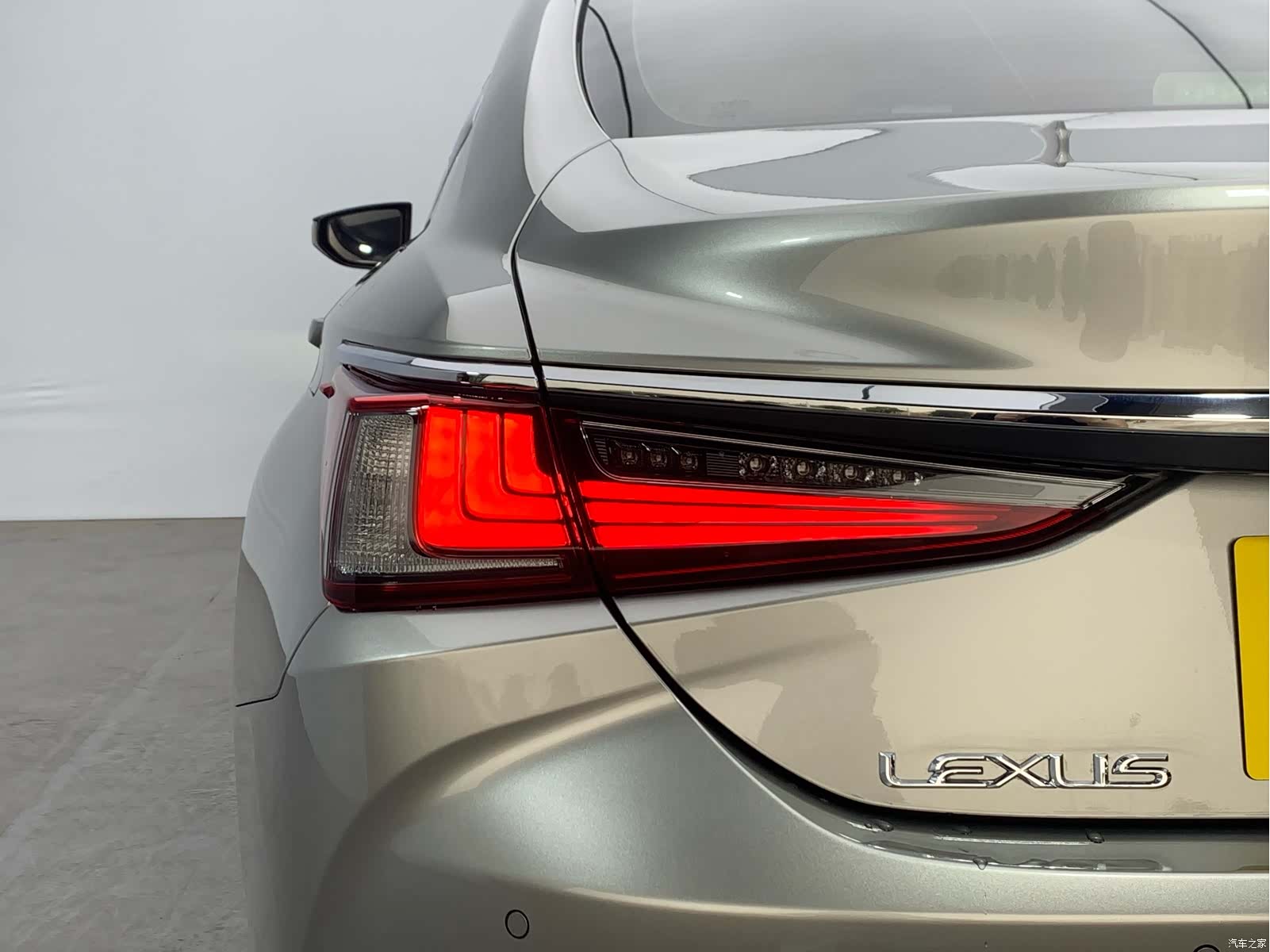 Lexus ES, 2022 13