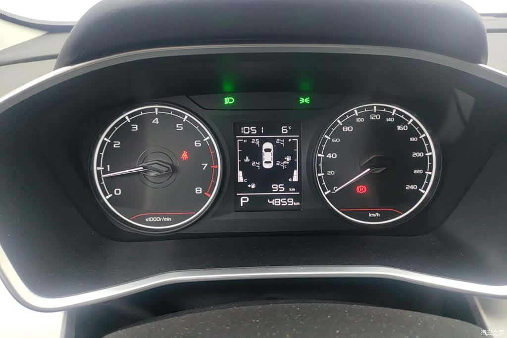 Geely Coolray, 2025 14